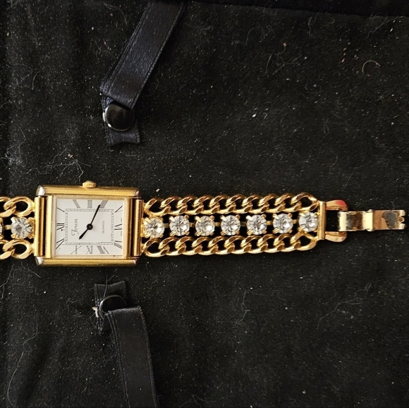 Beautiful Vintage Forem womens watch with Simulated Diamonds and gold strap main image 6